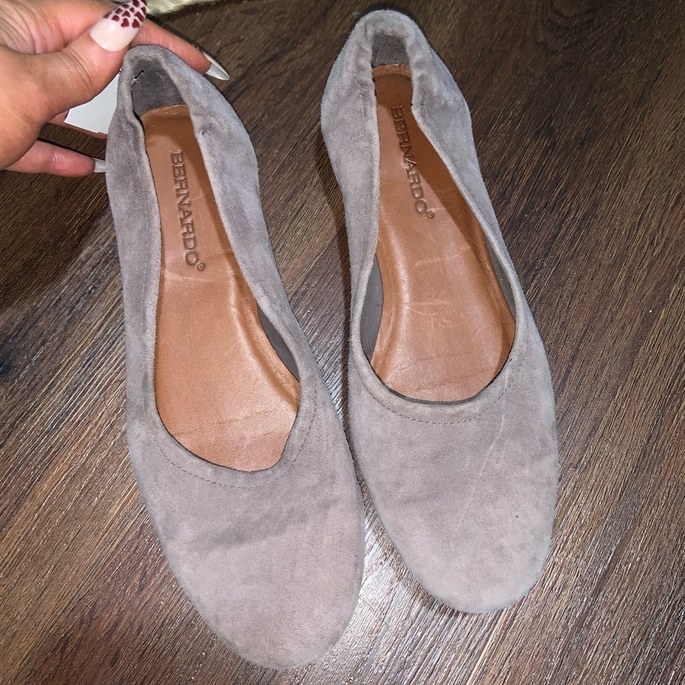 Bernardo suede gray beige ballet flats $200 casual fall boho Italy classic 6